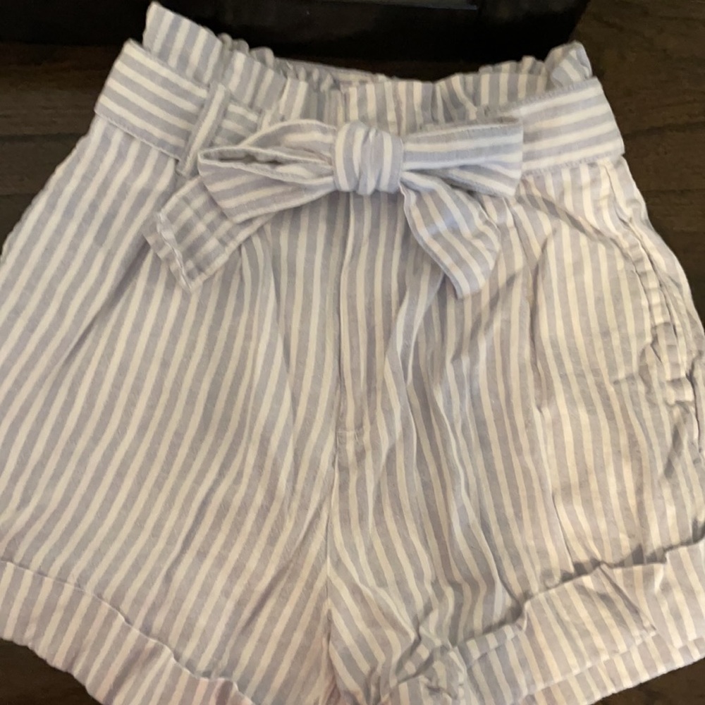 Abercrombie & Fitch Linen-Blend Belted Shorts, like new.